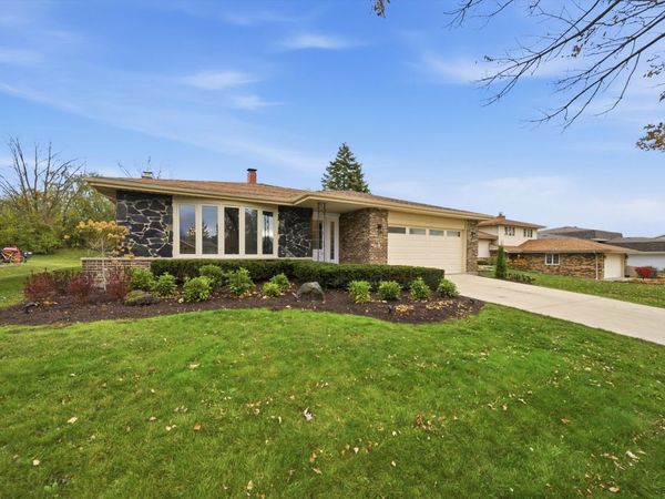 7725 Sawyer Road, Darien, IL 60561