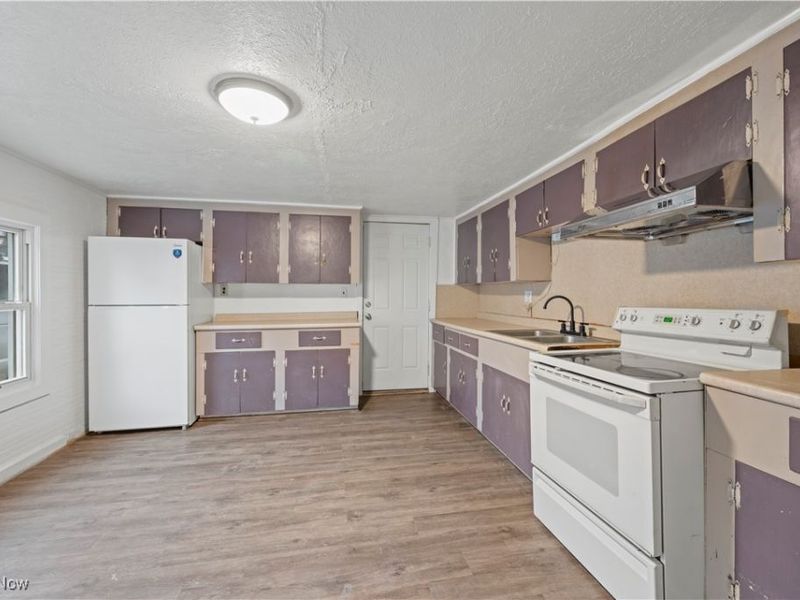 83 S Pleasant Street, Oberlin, OH 44074 Photo 2