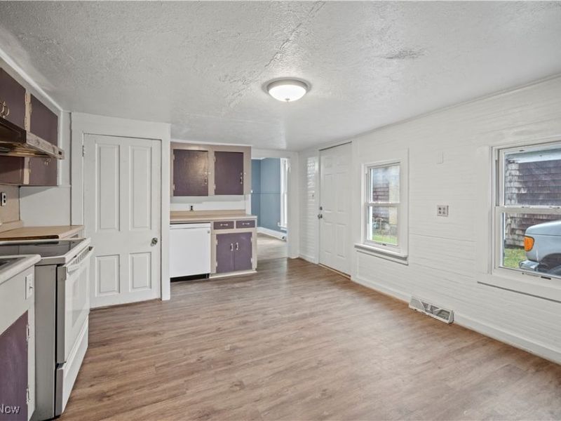 83 S Pleasant Street, Oberlin, OH 44074 Photo 3