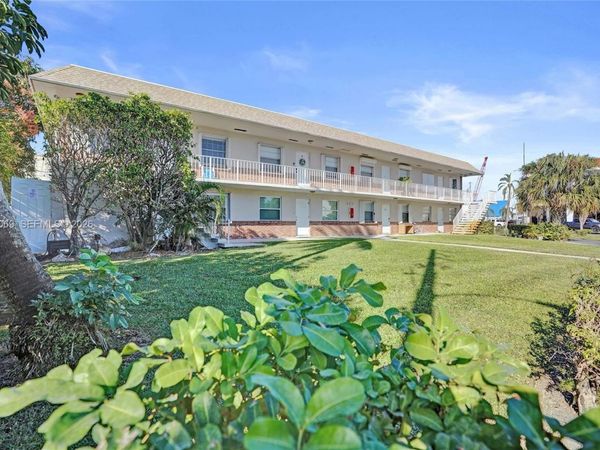 243 Castlewood Dr, Unit 2, North Palm Beach, FL 33408