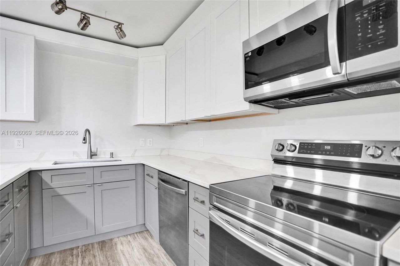 243 Castlewood Dr, Unit 2, North Palm Beach, FL 33408 Photo