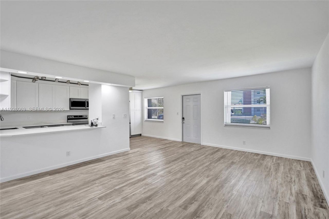 243 Castlewood Dr, Unit 2, North Palm Beach, FL 33408 Photo