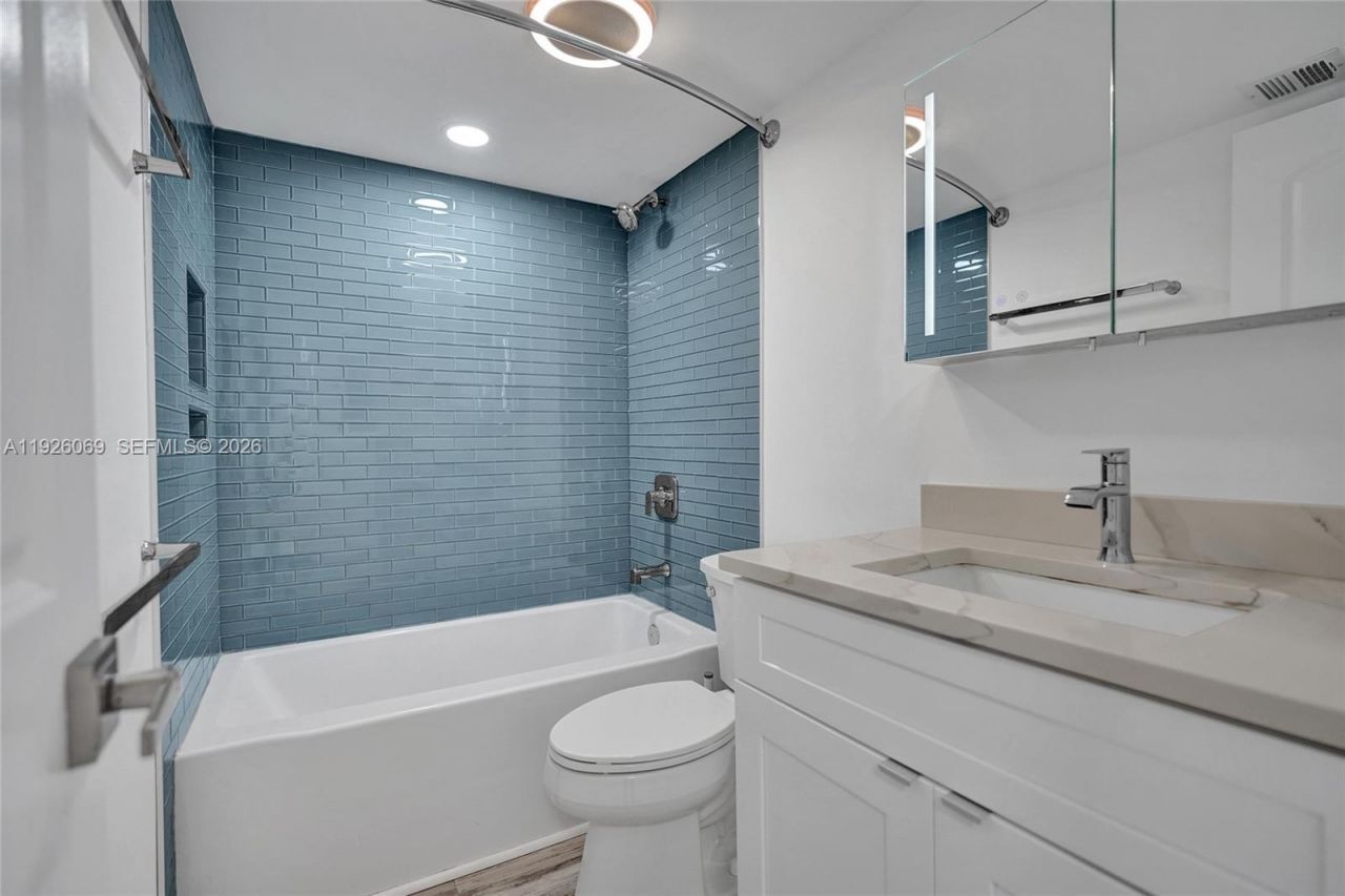 243 Castlewood Dr, Unit 2, North Palm Beach, FL 33408 Photo