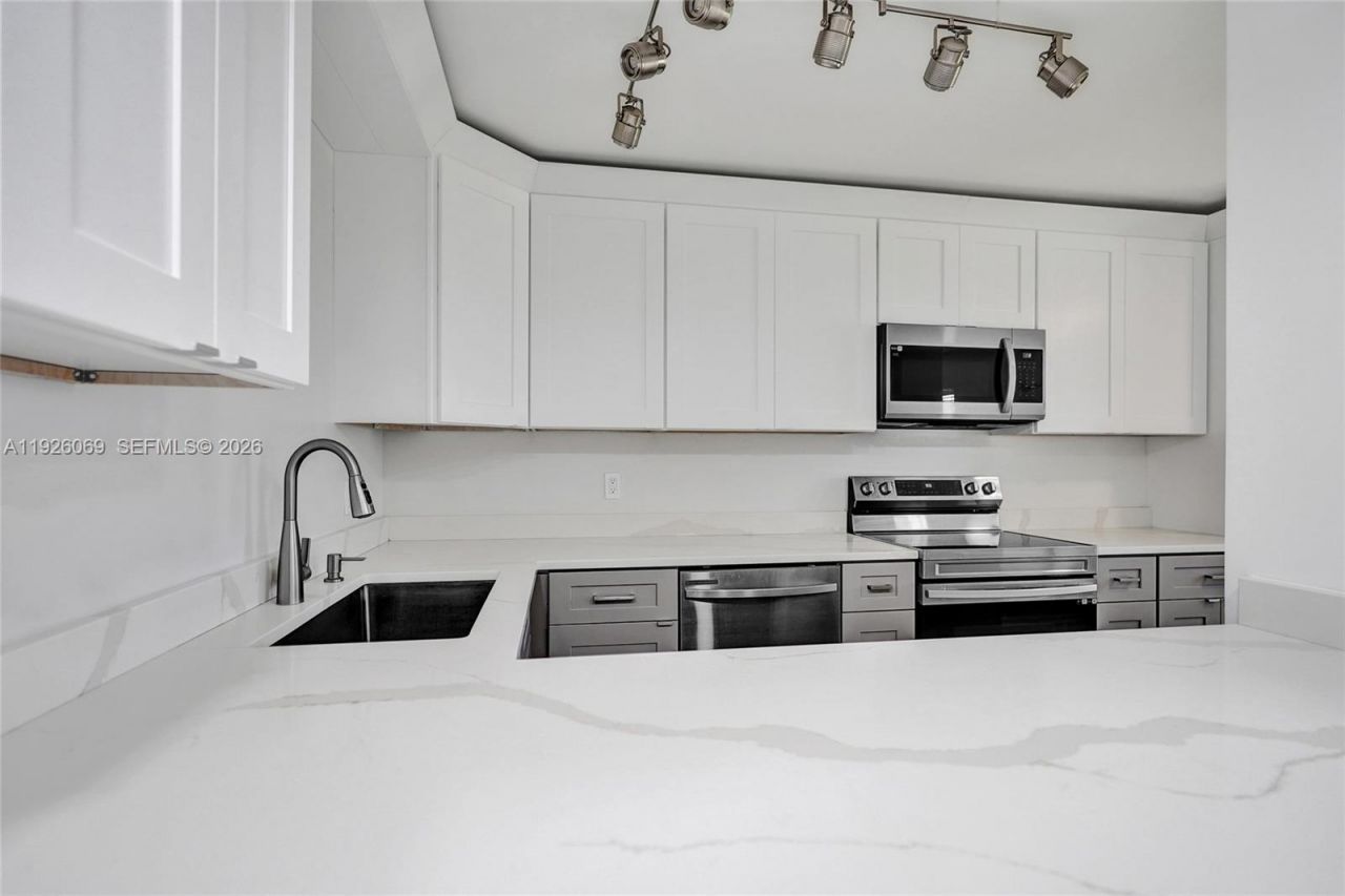 243 Castlewood Dr, Unit 2, North Palm Beach, FL 33408 Photo