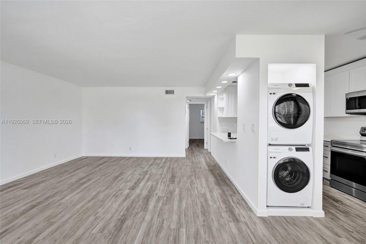 243 Castlewood Dr, Unit 2, North Palm Beach, FL 33408 Photo