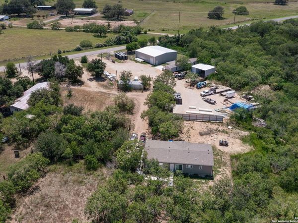 3292 Fm 1784, Pleasanton, TX 78064