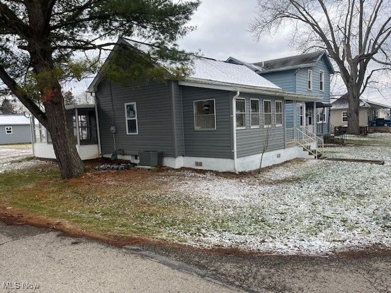 402 Kinzel Avenue, Zanesville, OH 43701 Photo 2