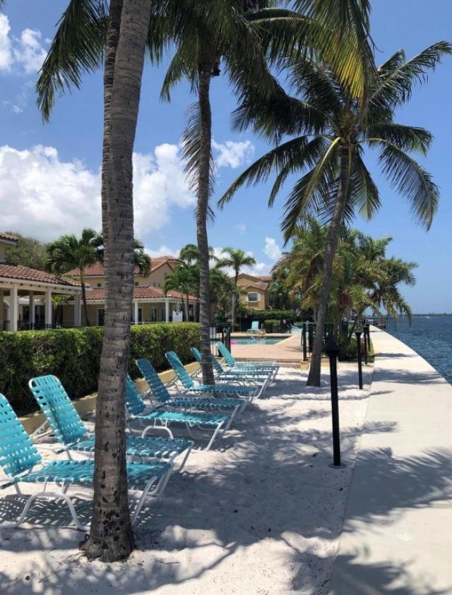1040 Lake Shore Drive, Unit 206, West Palm Beach, FL 33403 Photo