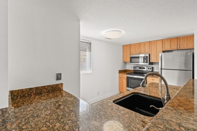 1040 Lake Shore Drive, Unit 206, West Palm Beach, FL 33403 Photo