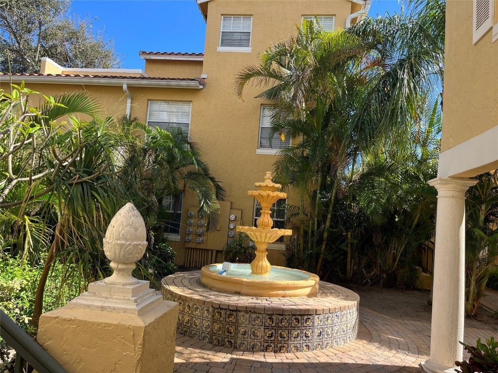 1040 Lake Shore Drive, Unit 206, West Palm Beach, FL 33403 Photo