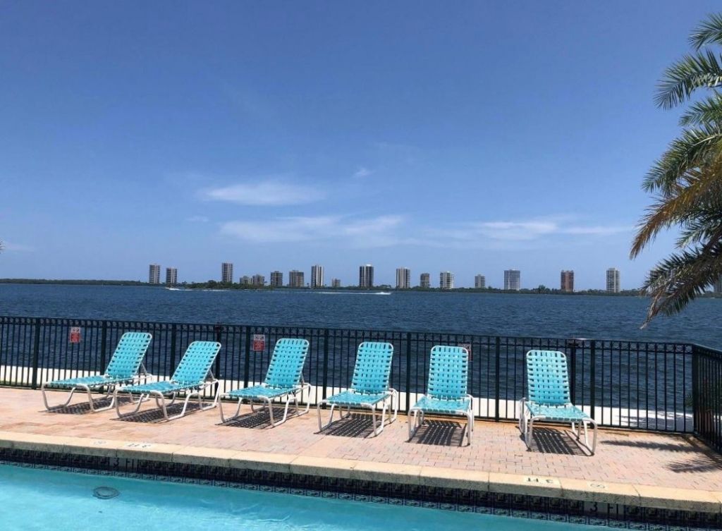 1040 Lake Shore Drive, Unit 206, West Palm Beach, FL 33403 Photo