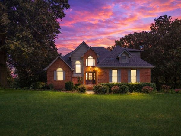 208 Loop Dr , Winchester, TN 37398