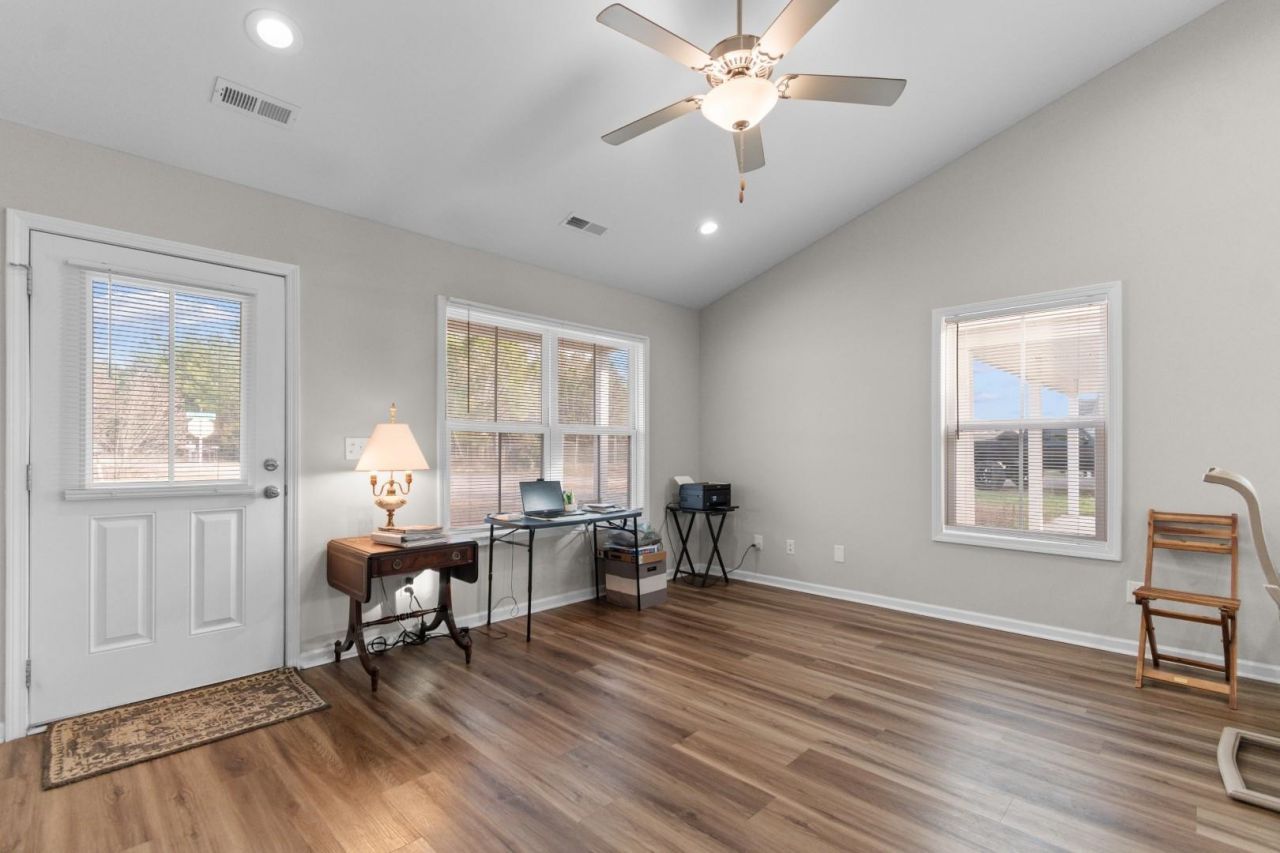 168 Rosedale Dr. Photo 11