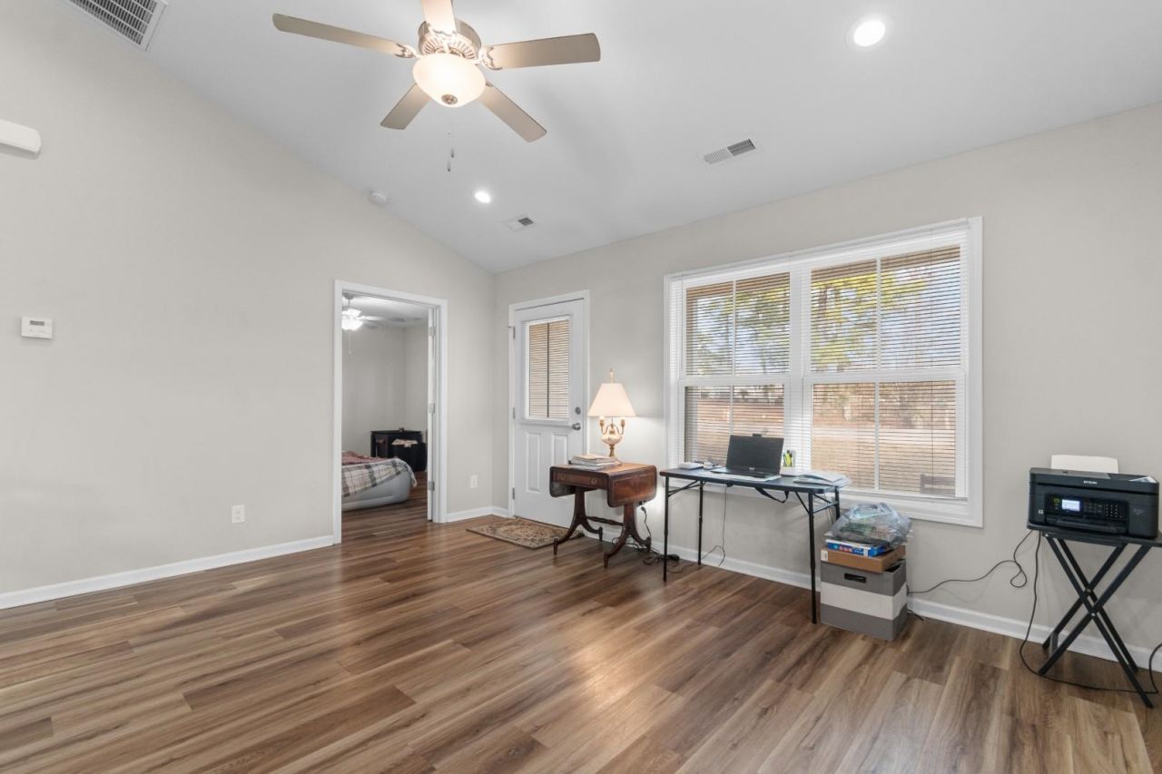 168 Rosedale Dr. Photo 13