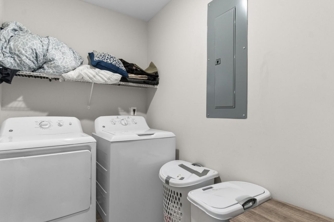 168 Rosedale Dr. Photo 26