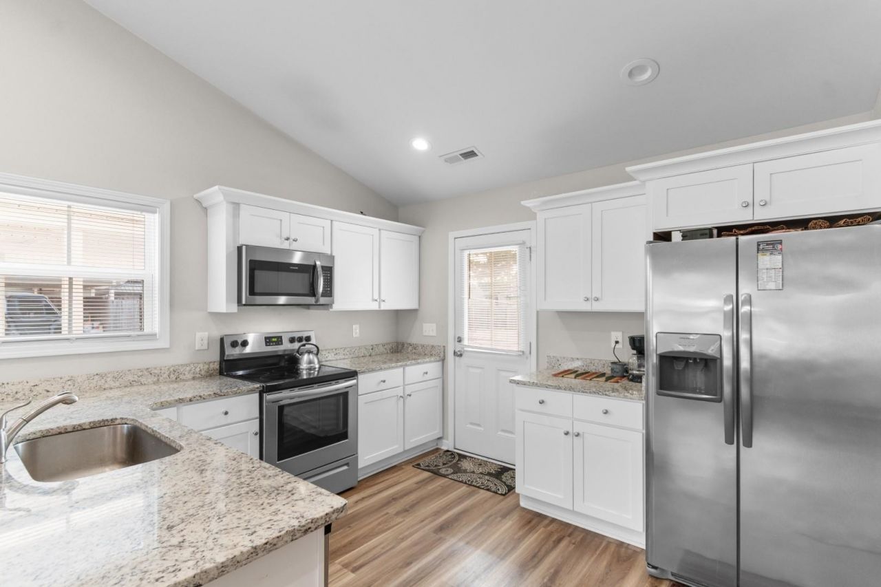 168 Rosedale Dr. Photo 4