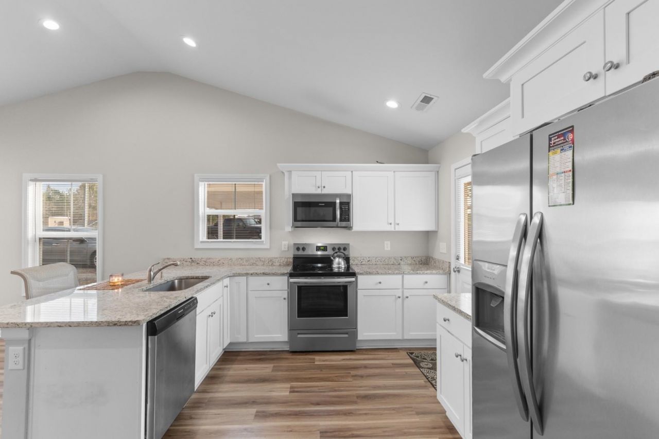 168 Rosedale Dr. Photo 5