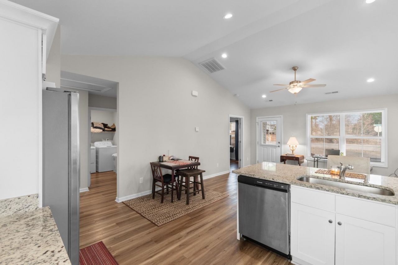 168 Rosedale Dr. Photo 8