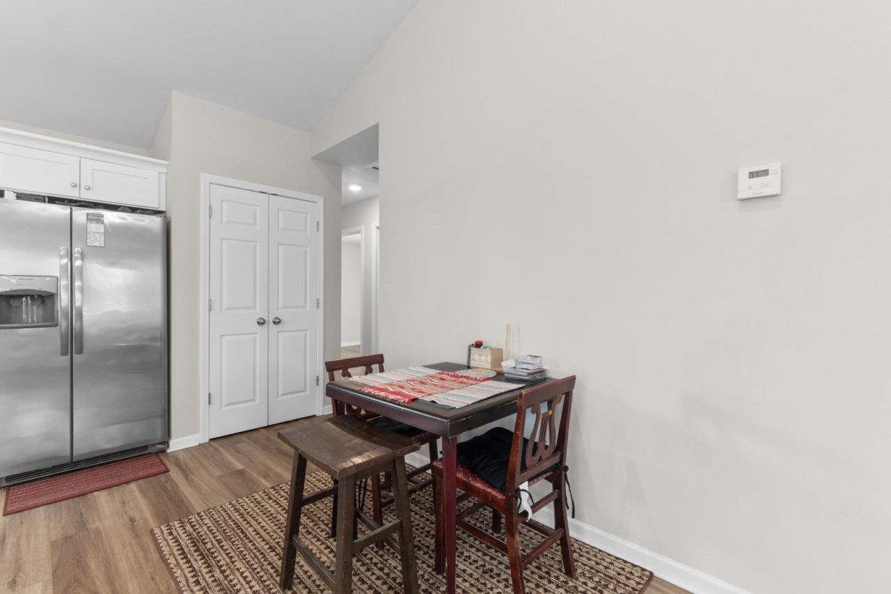 168 Rosedale Dr. Photo 9