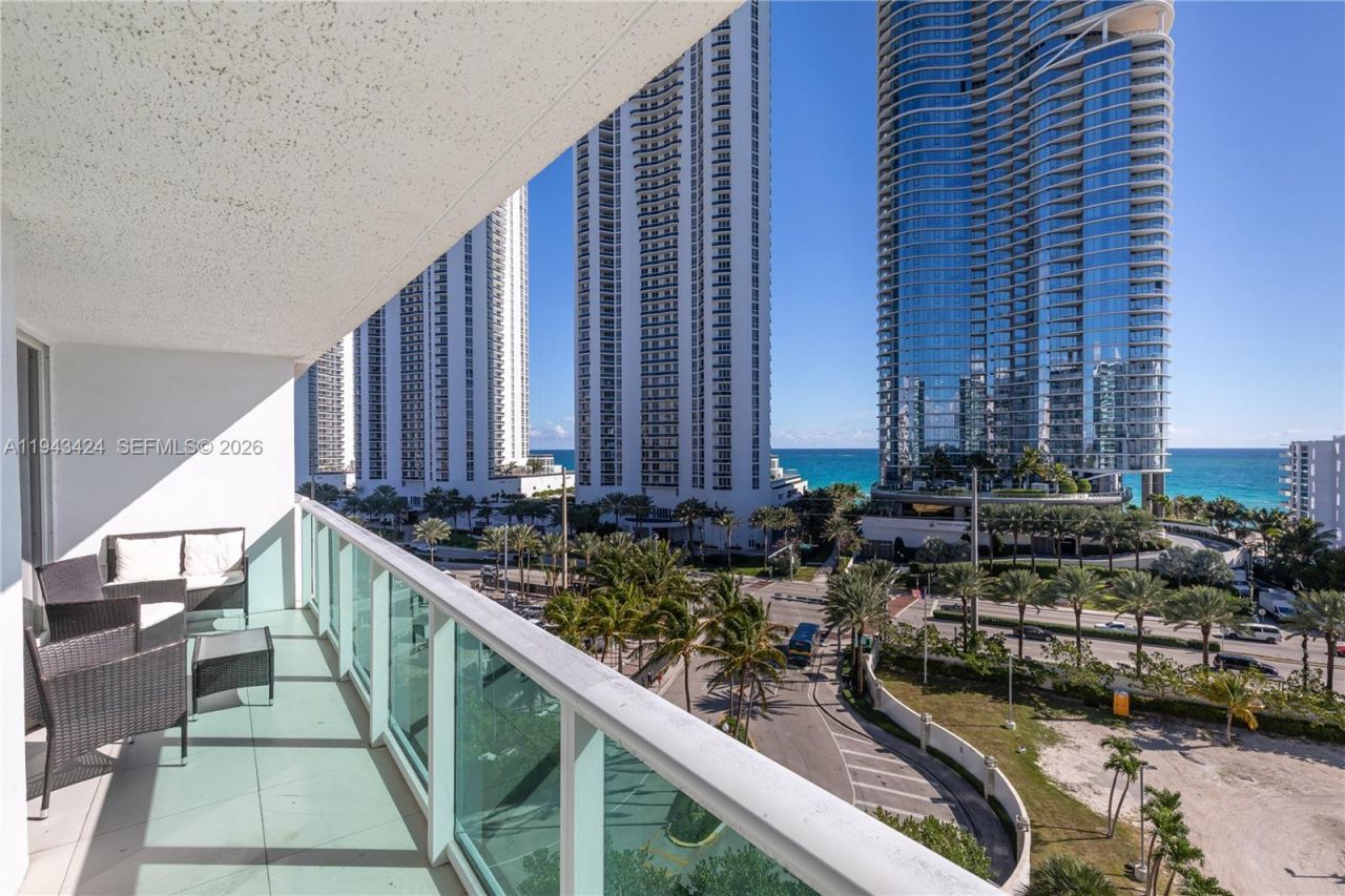 100 Bayview Dr, Unit 907, Sunny Isles Beach, FL 33160 Photo