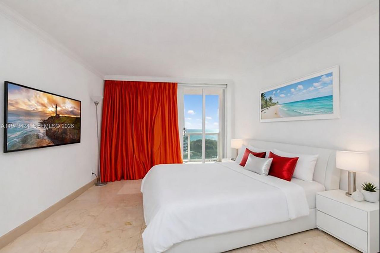 100 Bayview Dr, Unit 907, Sunny Isles Beach, FL 33160 Photo