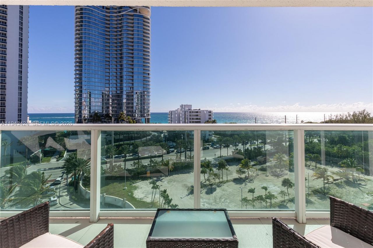 100 Bayview Dr, Unit 907, Sunny Isles Beach, FL 33160 Photo