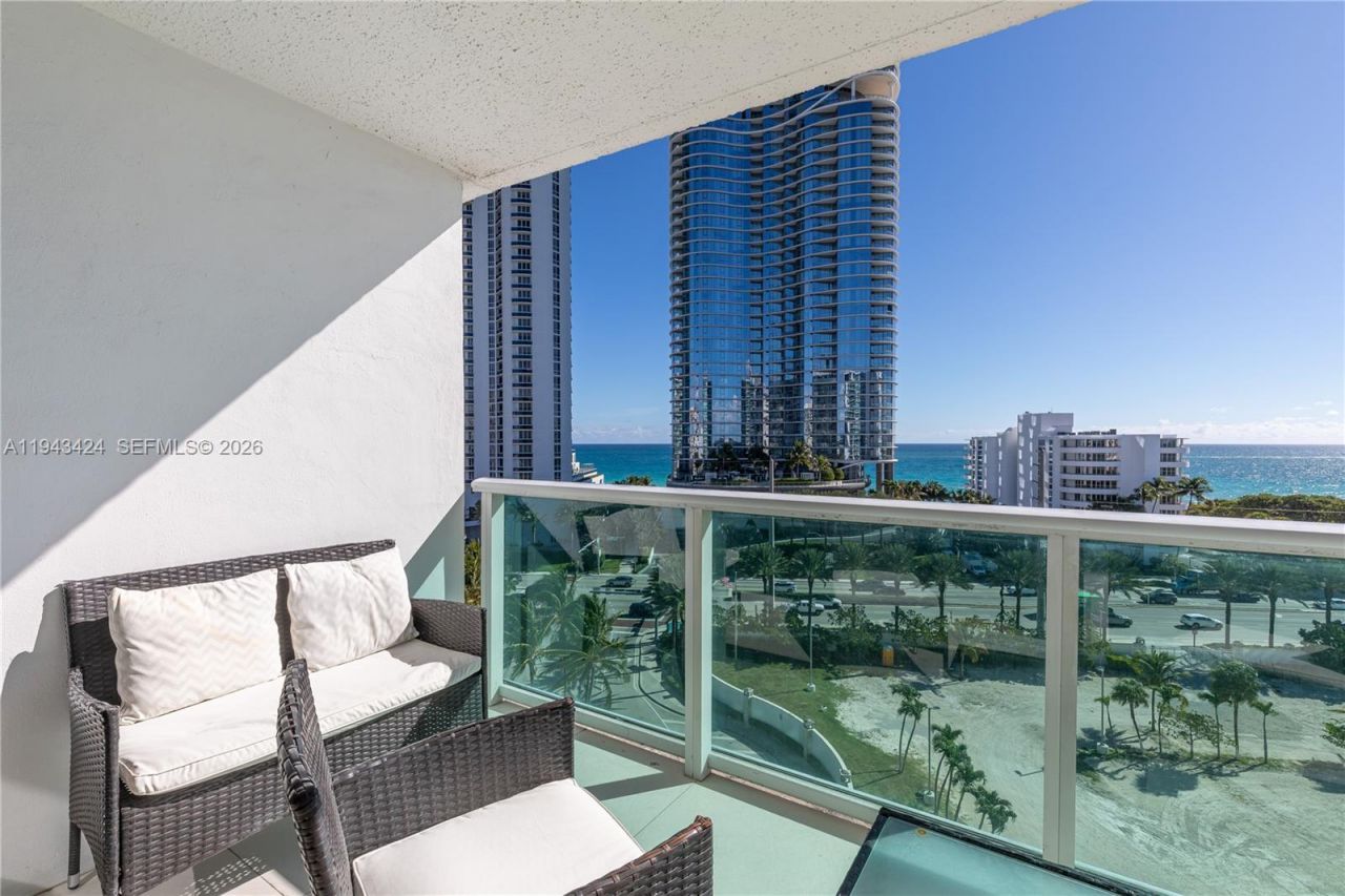 100 Bayview Dr, Unit 907, Sunny Isles Beach, FL 33160 Photo