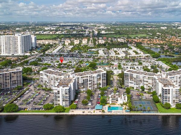 808 NE 27th Ave, Unit 808, Hallandale Beach, FL 33009