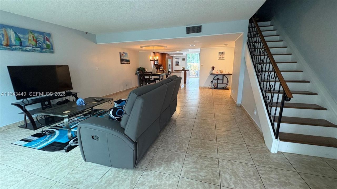 808 NE 27th Ave, Unit 808, Hallandale Beach, FL 33009 Photo