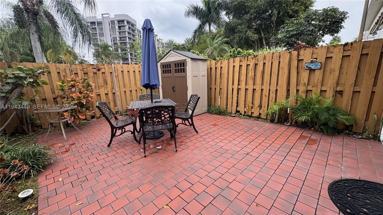 808 NE 27th Ave, Unit 808, Hallandale Beach, FL 33009 Photo