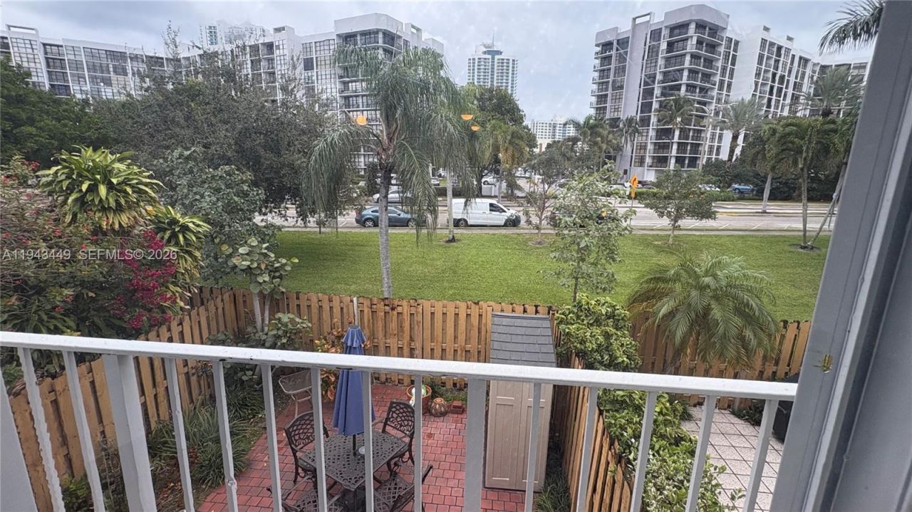 808 NE 27th Ave, Unit 808, Hallandale Beach, FL 33009 Photo