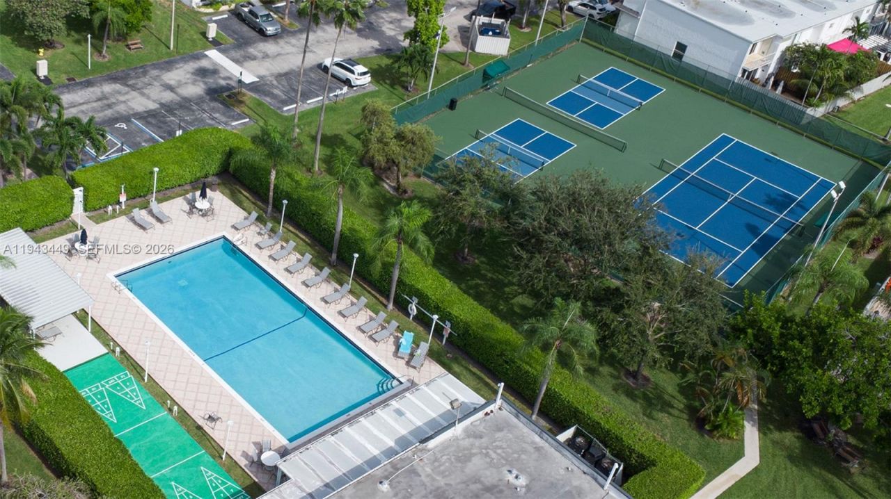 808 NE 27th Ave, Unit 808, Hallandale Beach, FL 33009 Photo