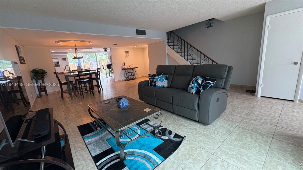 808 NE 27th Ave, Unit 808, Hallandale Beach, FL 33009 Photo