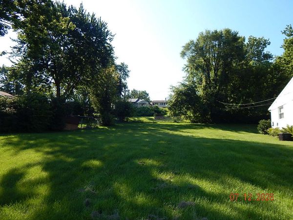 1111 Briarcliff Ln Lane, Clinton, IA 52722