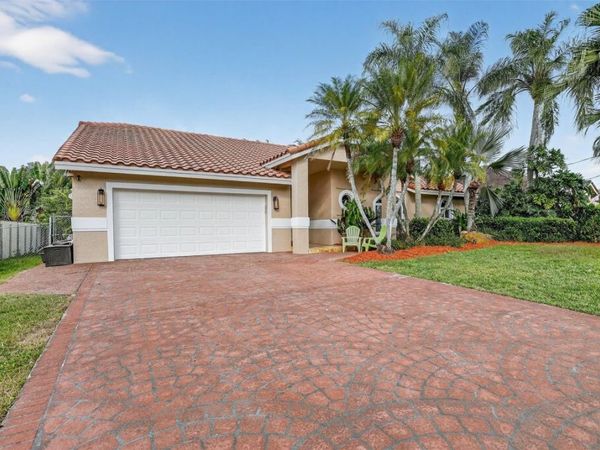 11401 NW 23rd St, Plantation, FL 33323