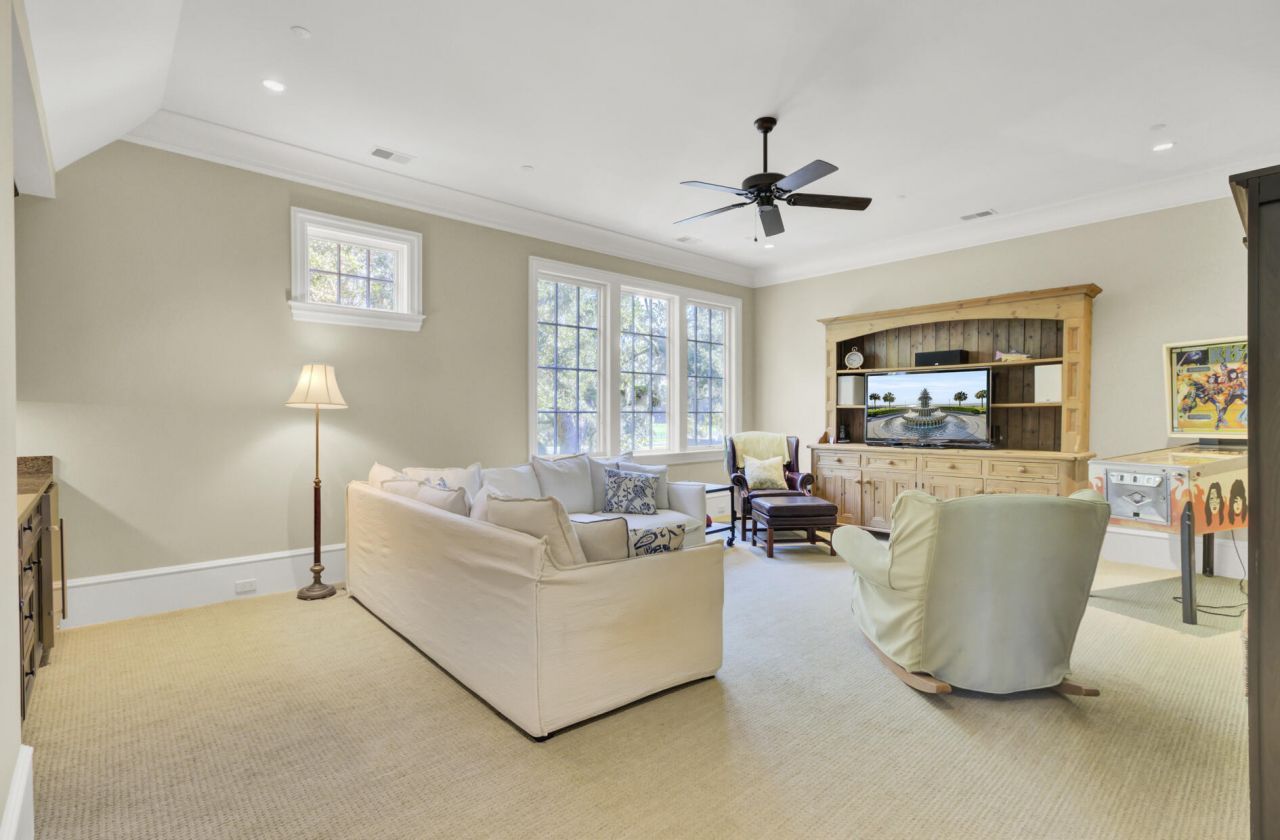 290 Delahow Street Photo 55