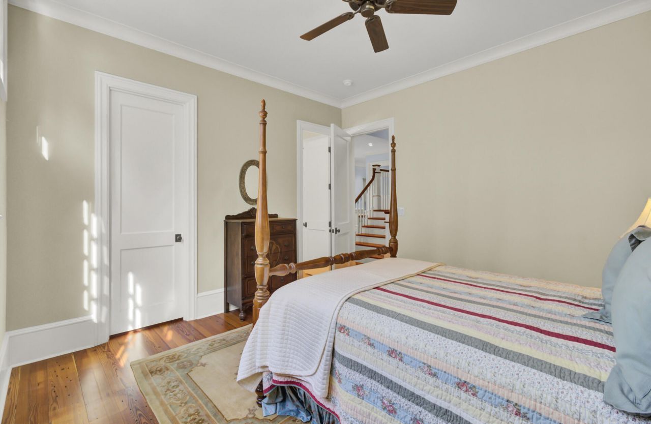 290 Delahow Street Photo 57