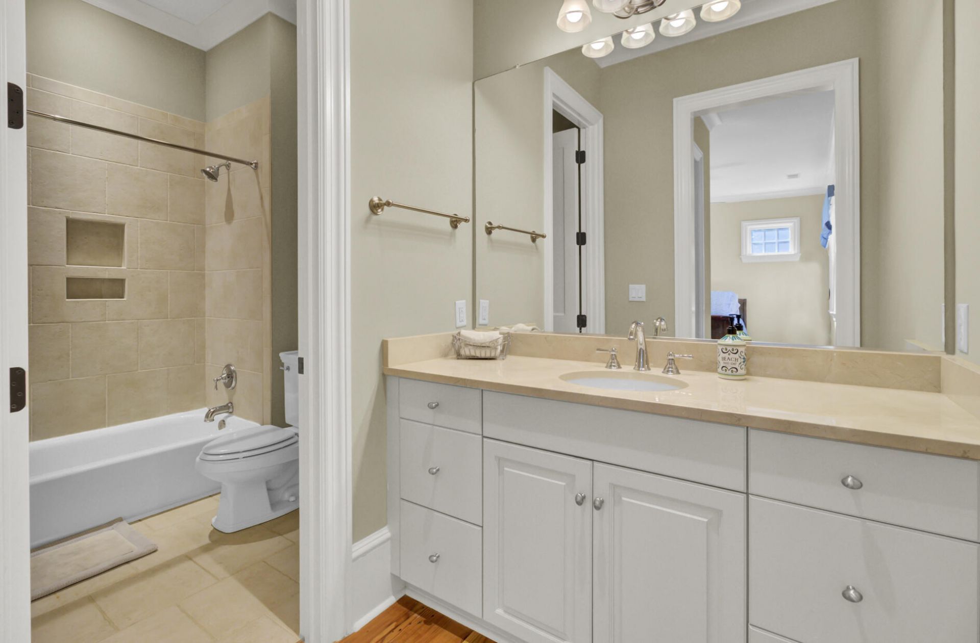 290 Delahow Street Photo 64