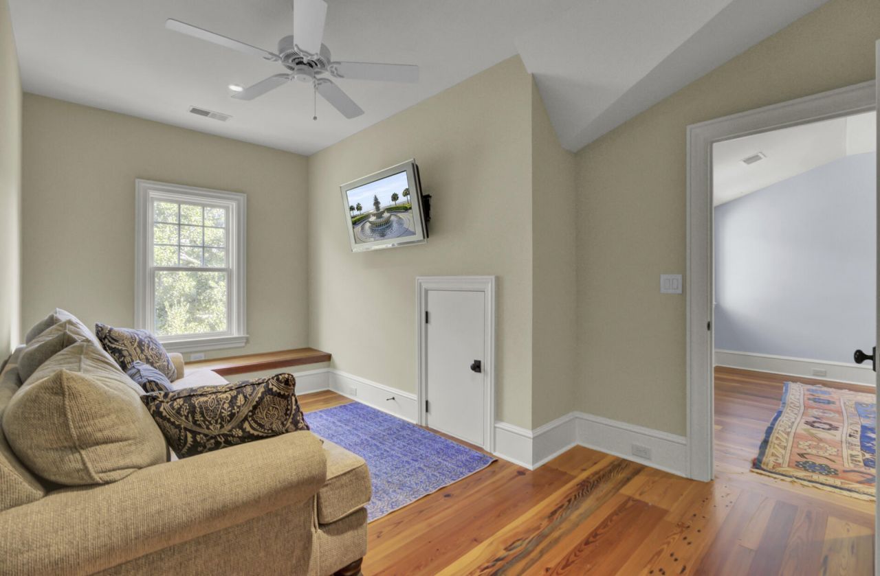 290 Delahow Street Photo 69