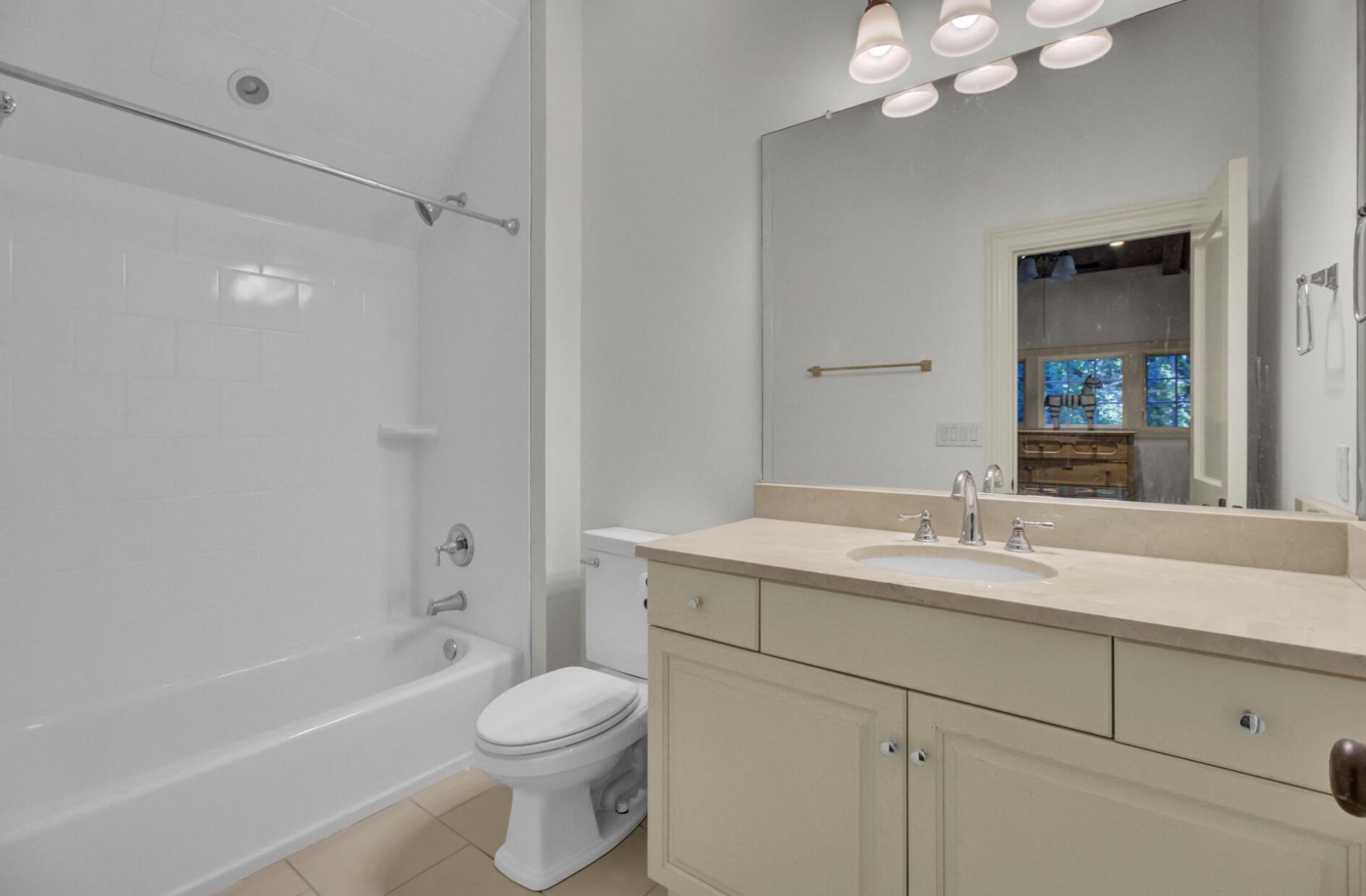 290 Delahow Street Photo 77