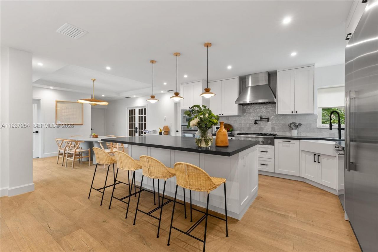 800 NE 72nd St, Miami, FL 33138 Photo