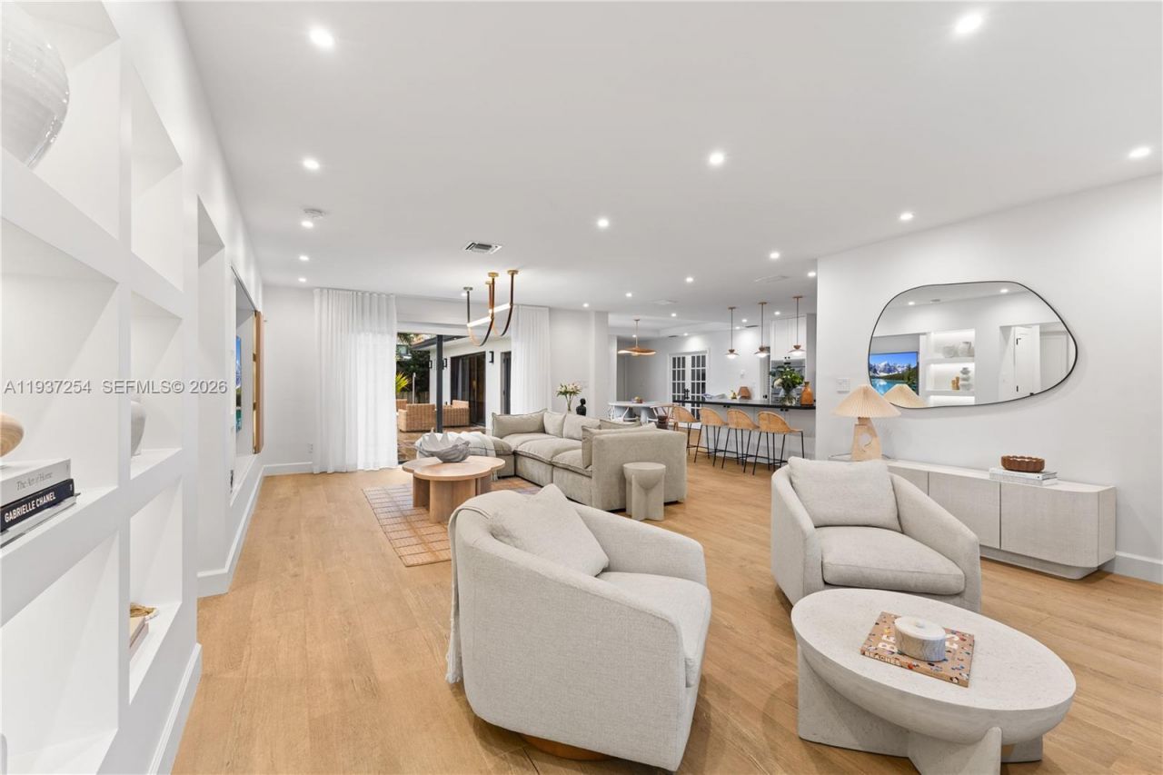 800 NE 72nd St, Miami, FL 33138 Photo