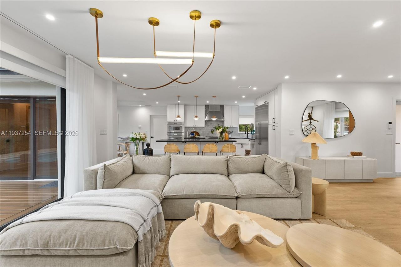 800 NE 72nd St, Miami, FL 33138 Photo