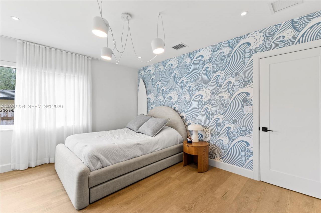 800 NE 72nd St, Miami, FL 33138 Photo