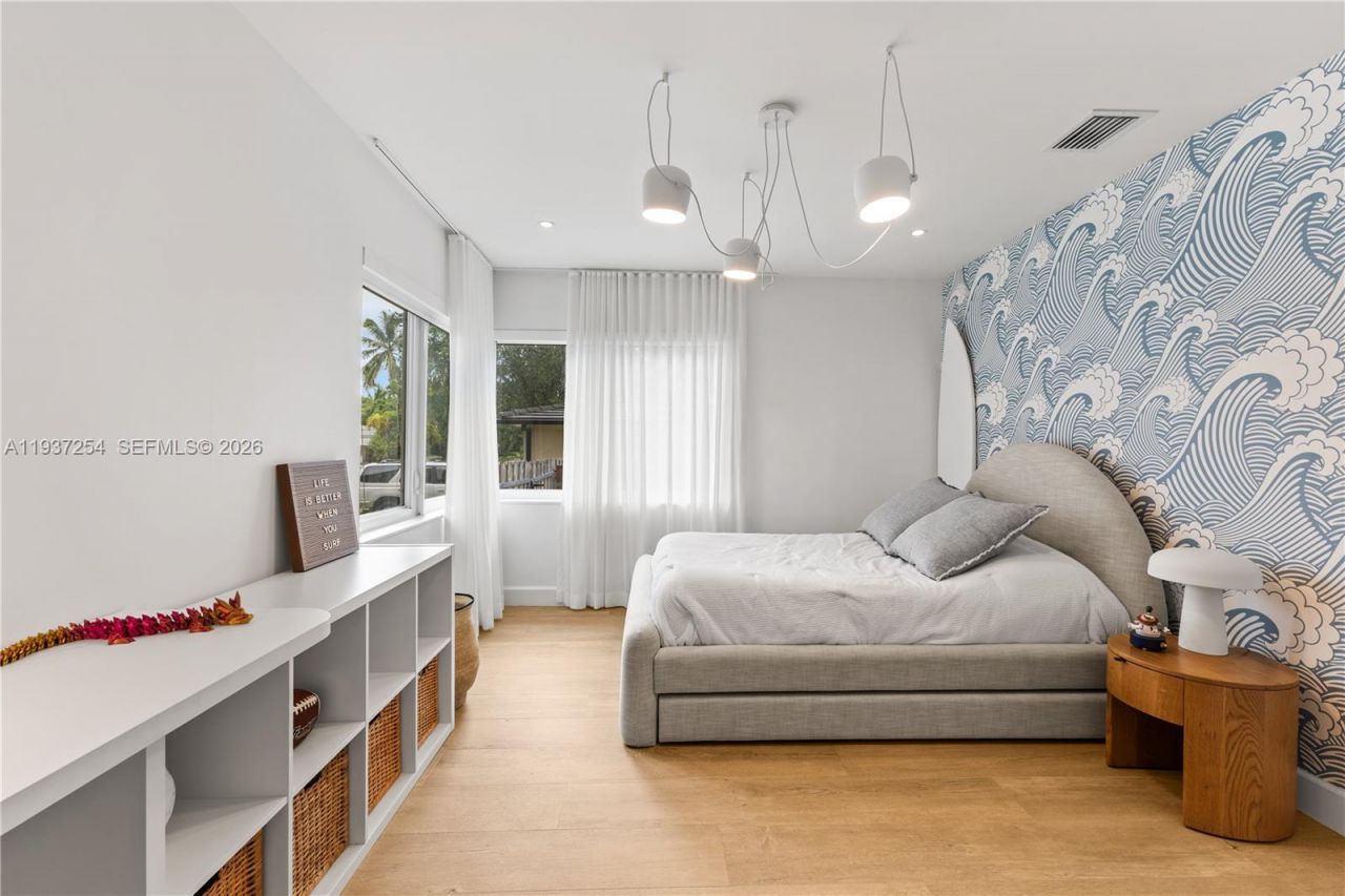 800 NE 72nd St, Miami, FL 33138 Photo