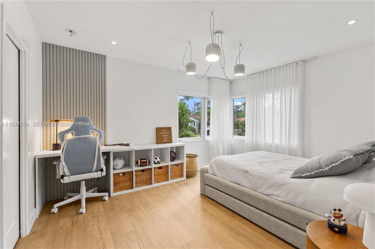 800 NE 72nd St, Miami, FL 33138 Photo