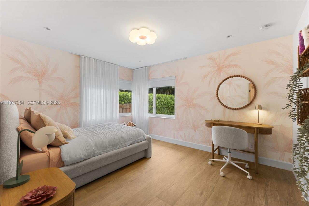 800 NE 72nd St, Miami, FL 33138 Photo