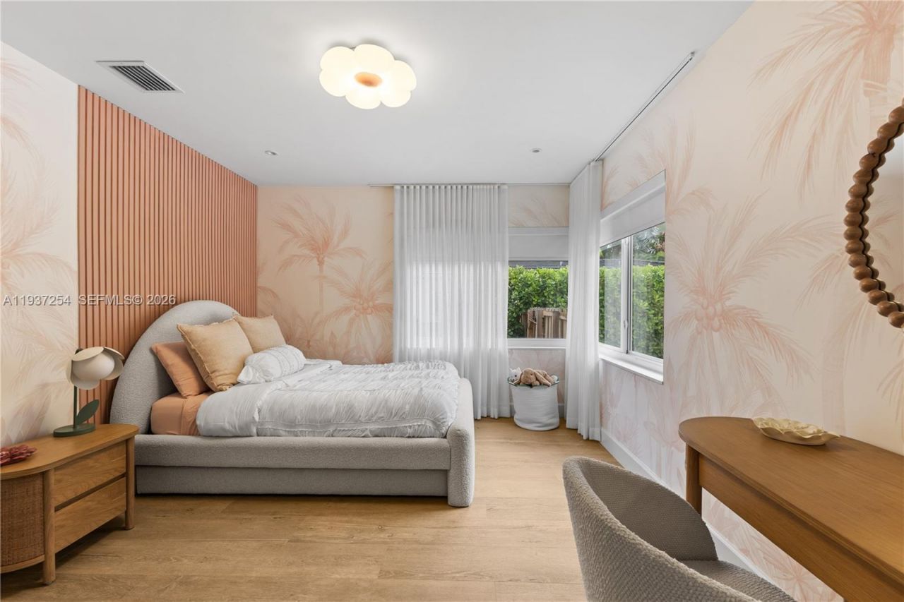 800 NE 72nd St, Miami, FL 33138 Photo