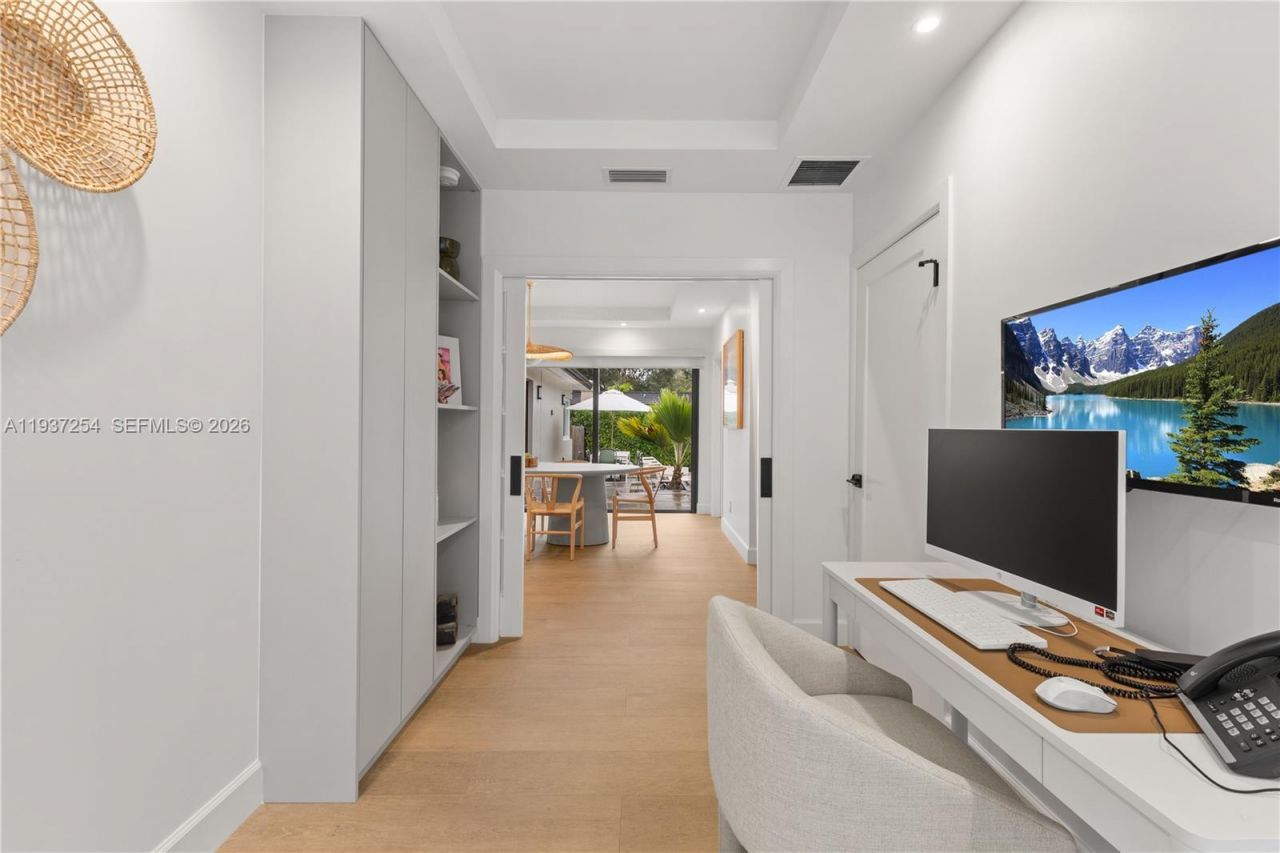 800 NE 72nd St, Miami, FL 33138 Photo