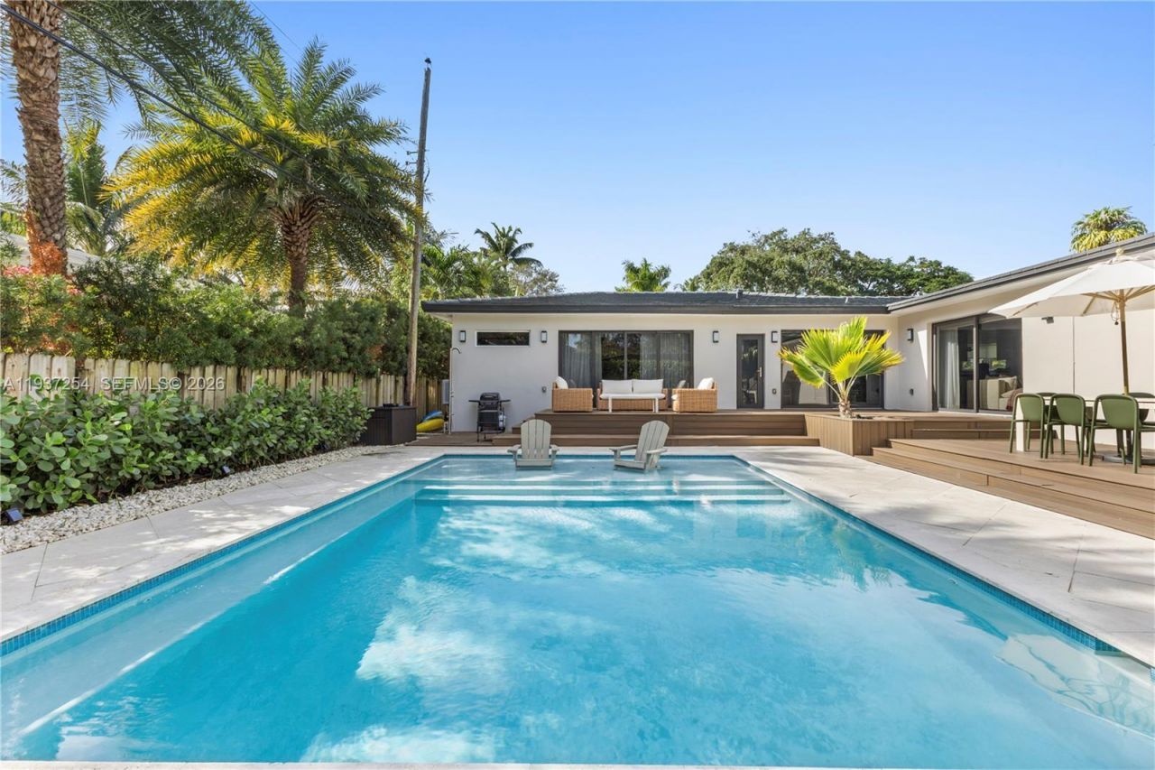 800 NE 72nd St, Miami, FL 33138 Photo